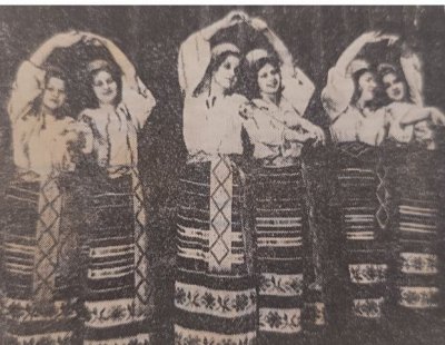 Учасниці ансамблю Люба Гарбар,Зіні Божко,Люба Романюк,Марія Савчук,Тетяна Будько.